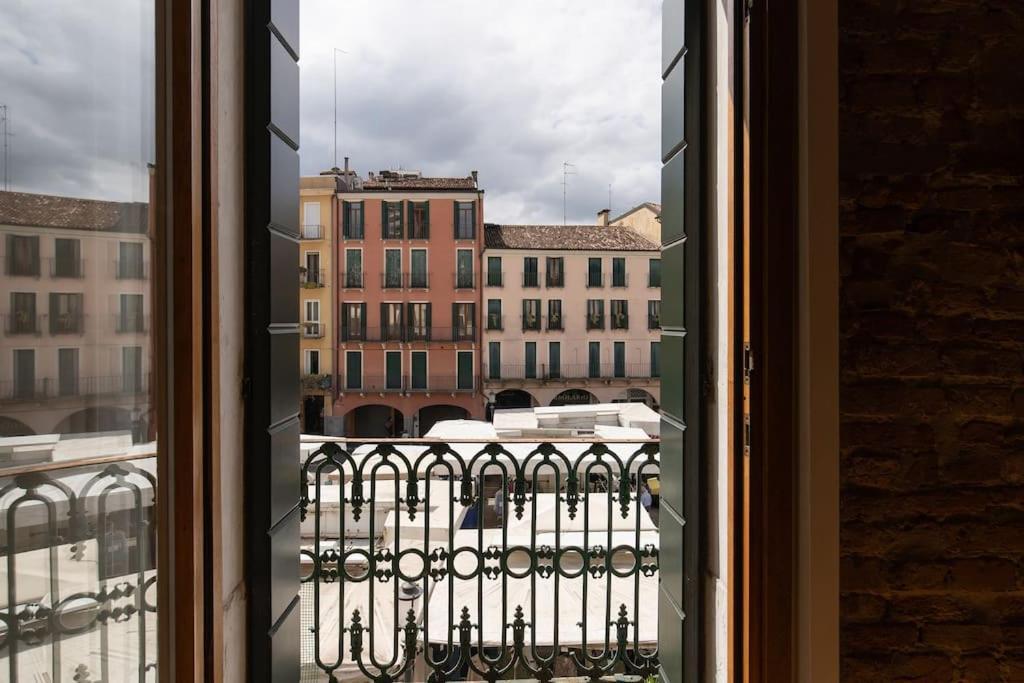 Enjoy Home - Appartamento Orologio, Piazza Dei Signori パドヴァ エクステリア 写真
